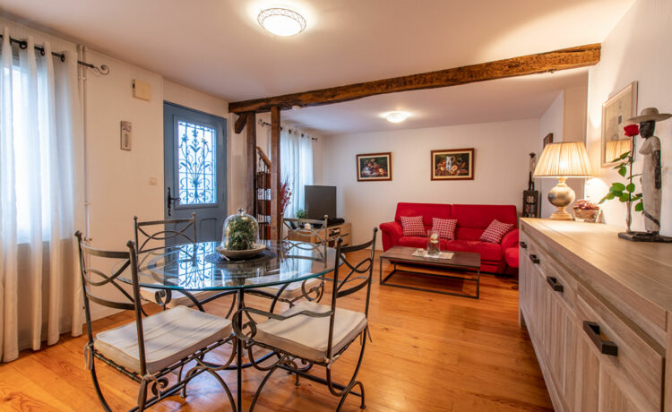 Maison avec commerces à pied 2