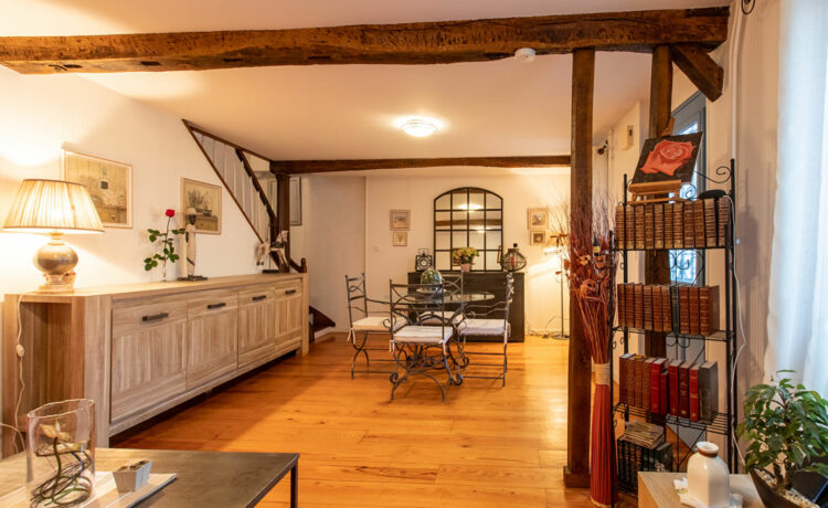 Maison avec commerces à pied 3