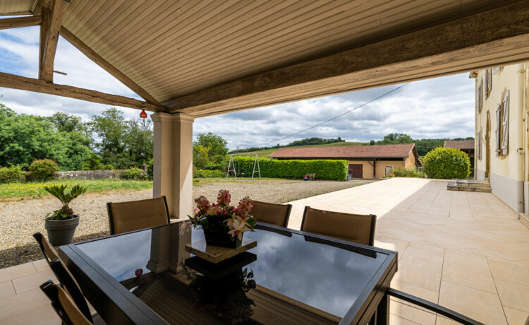 Maison avec dependances 1