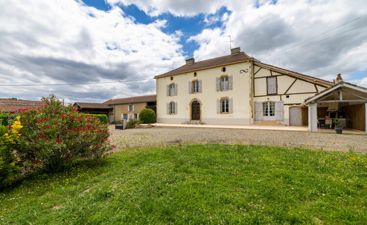 Maison avec dependances 2