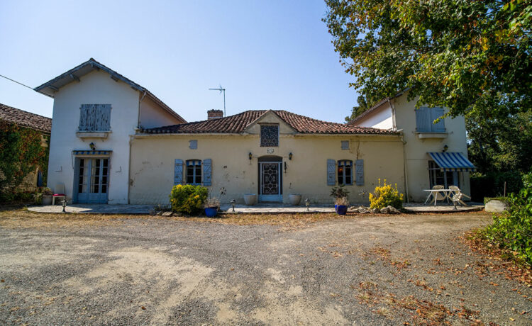 Maison au calme avec dépendances