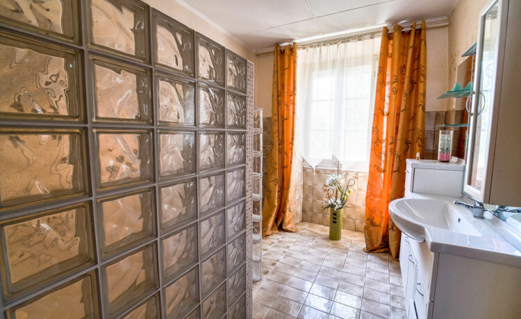 Maison au calme avec dépendances