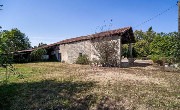 Maison au calme avec dépendances