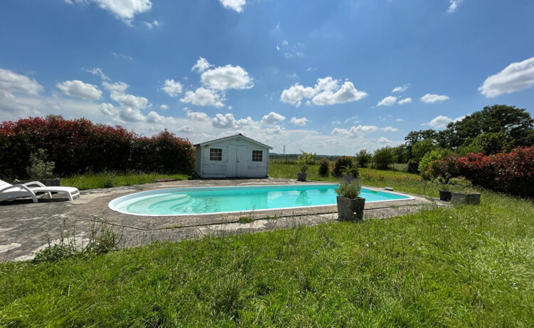 Maison avec vue dégagée sur la campagne