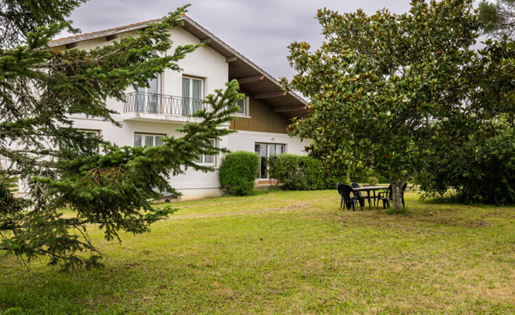 Maison avec vue dégagée sur la campagne