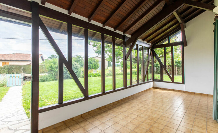 Maison avec commerces à pied 2