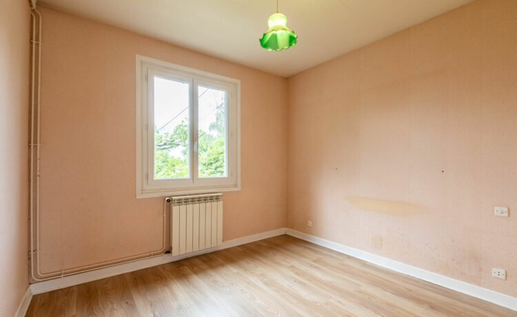 Maison avec commerces à pied