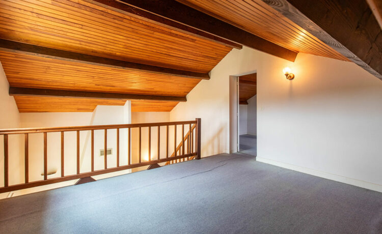 Maison avec commerces à pied