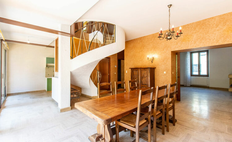 MAISON DE CHARME AVEC JARDIN ET GARAGE 2